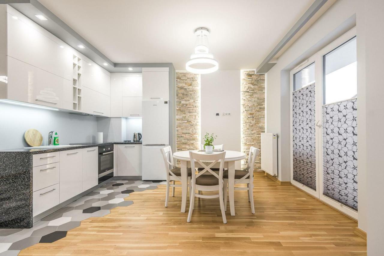 Apartament 48M W Centrum Grojca Grojec  Ngoại thất bức ảnh