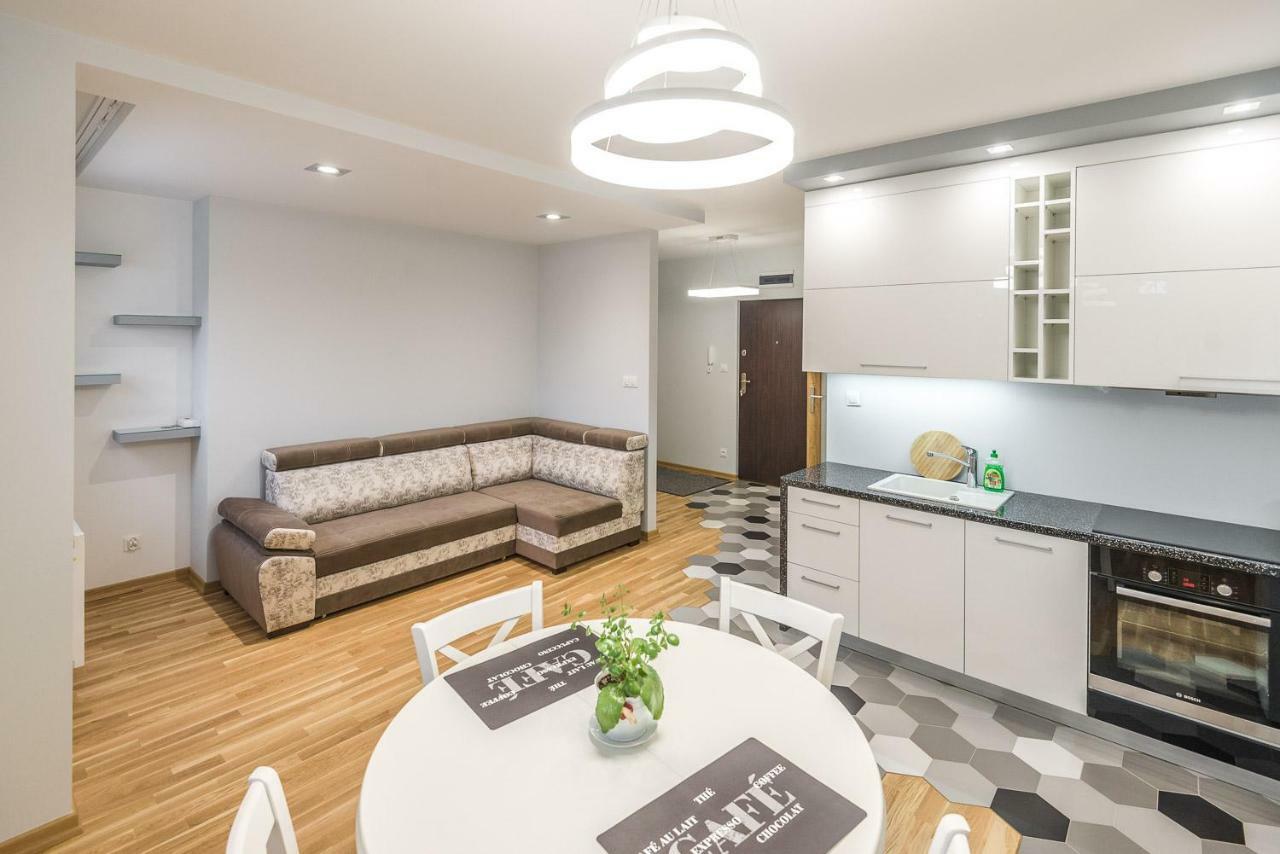 Apartament 48M W Centrum Grojca Grojec  Ngoại thất bức ảnh