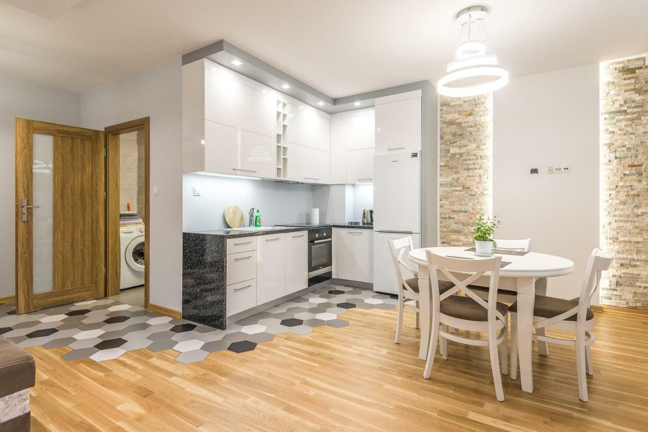 Apartament 48M W Centrum Grojca Grojec  Ngoại thất bức ảnh